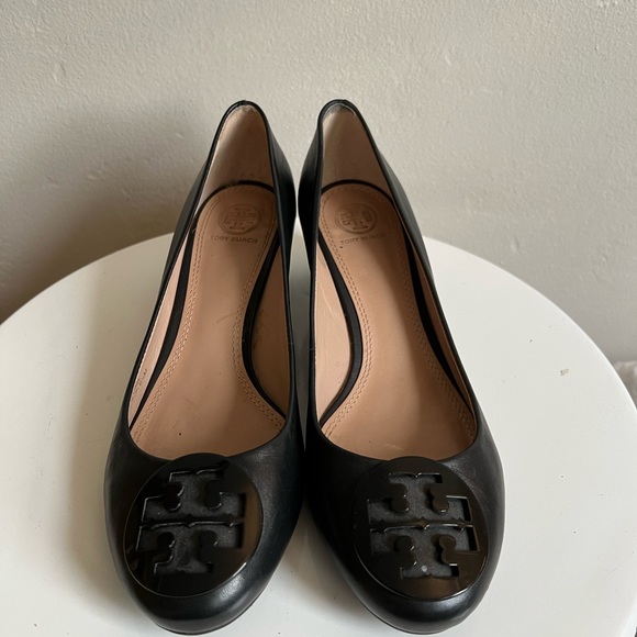 Tory Burch Shoes - Tory Burch Chelsea shoe. Size 9.5